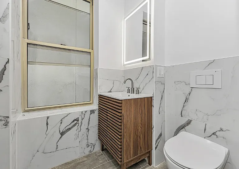 246 E 53rd St #3A — Photo 4