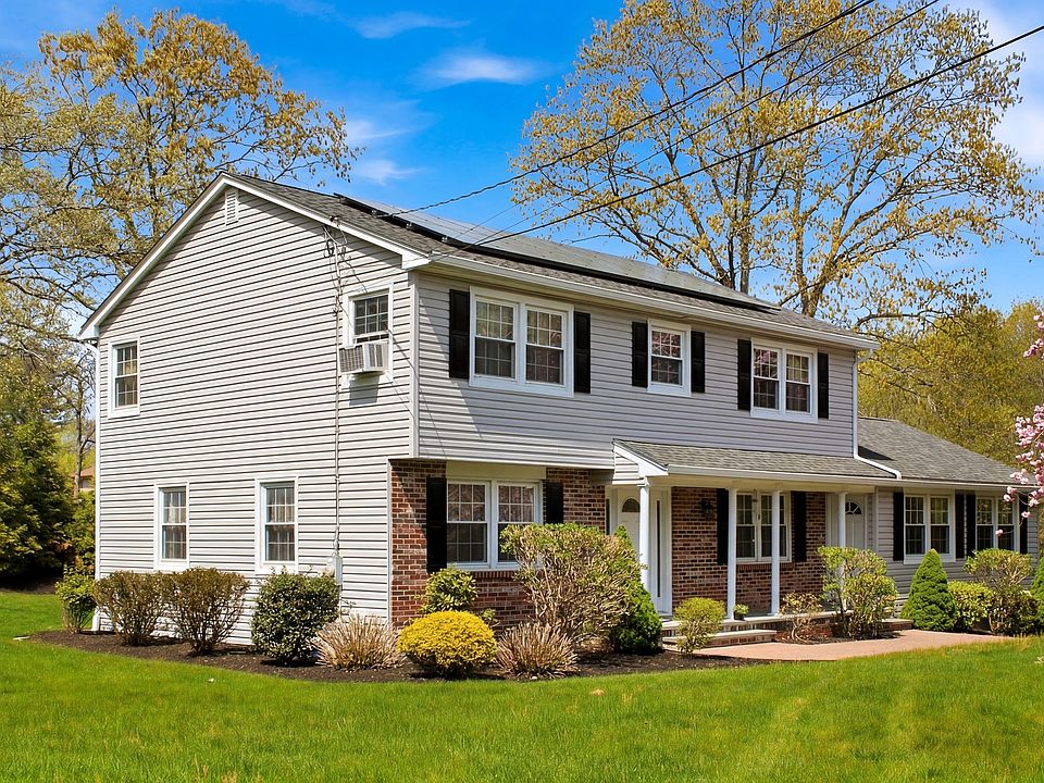 1st image of 9 Sparhawk Dr
