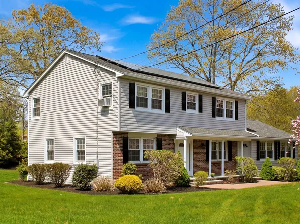 9 Sparhawk Dr, Burlington, MA 01803
