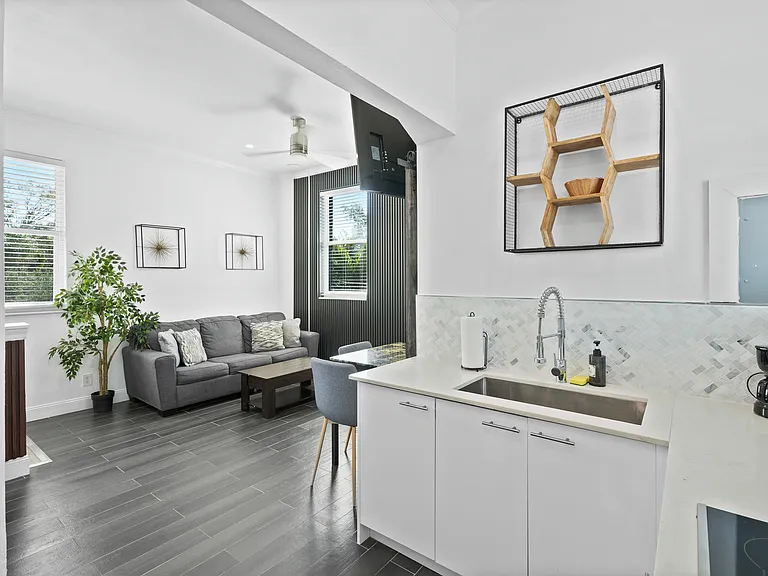 2608 W Swann Ave #C — Photo 1