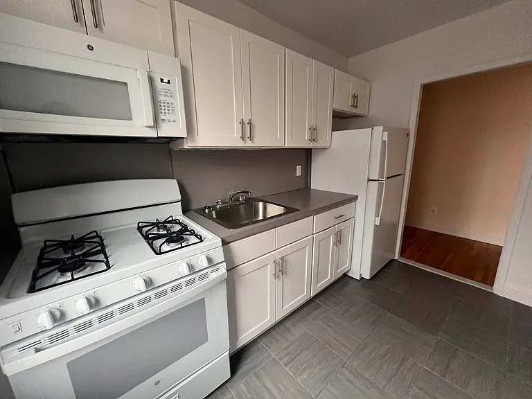 143-36 Barclay Ave #4N — Photo 2