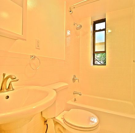 5th image of 243 13th St APT 4