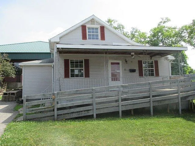 11 Main St photo 1