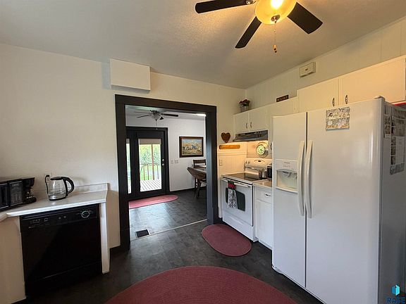 5th image of 312 W Luverne St