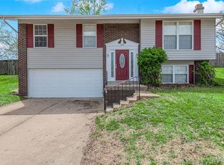 355 Village Creek Dr, Ballwin, MO