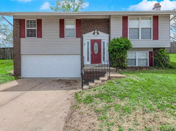 355 Village Creek Dr, Ballwin, MO 63021