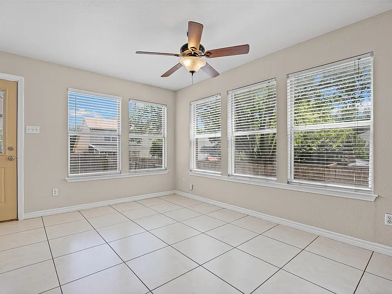 2432 Roundabout Ln — Photo 6