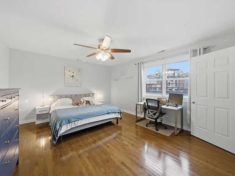 1144 W Roscoe St #3W — Photo 15