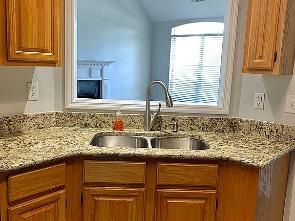 5th image of 113 Magnolia Cir