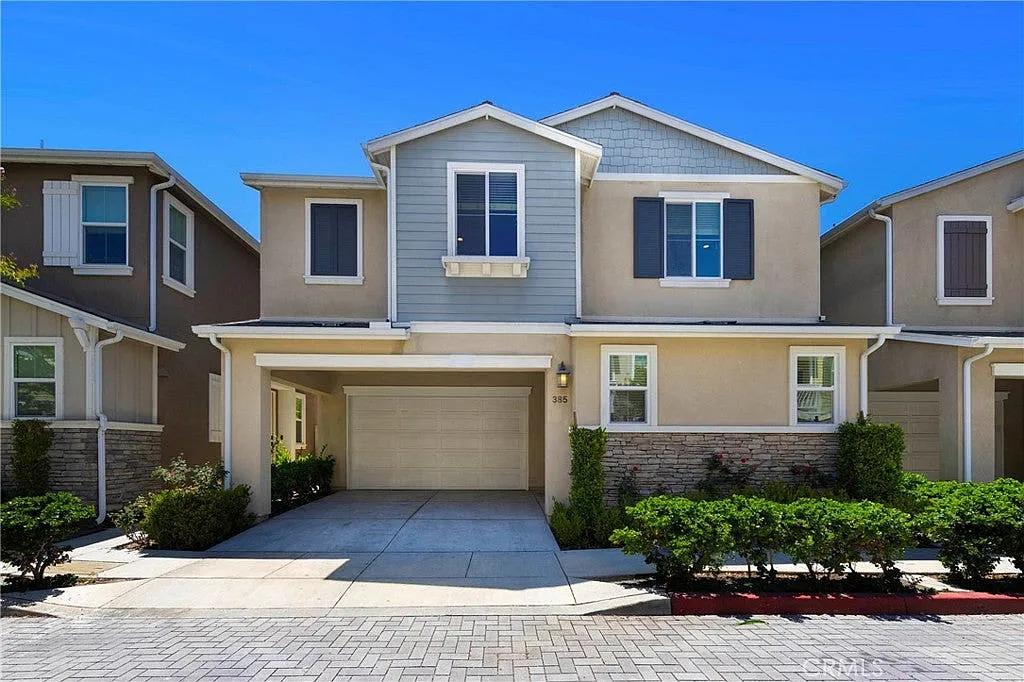 4 bed, 2.5 bath, 1762 sqft, $4,250 — Photo 1