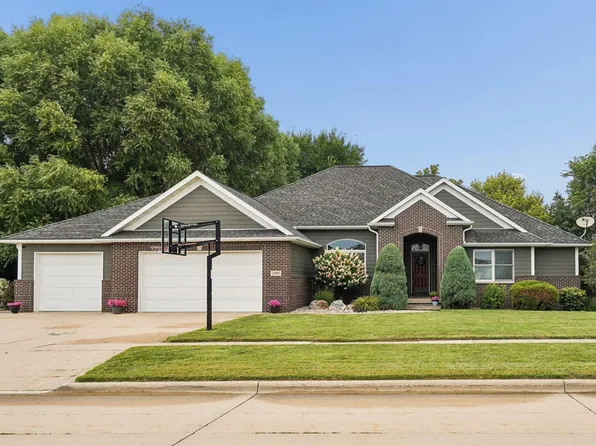 1201 2nd Ave NE, Waverly, IA 50677