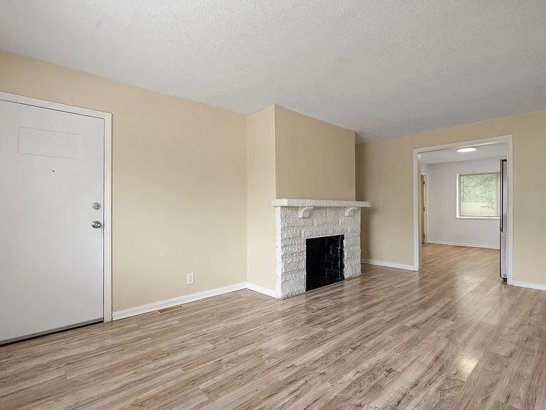 117 Elizabeth St — Photo 5