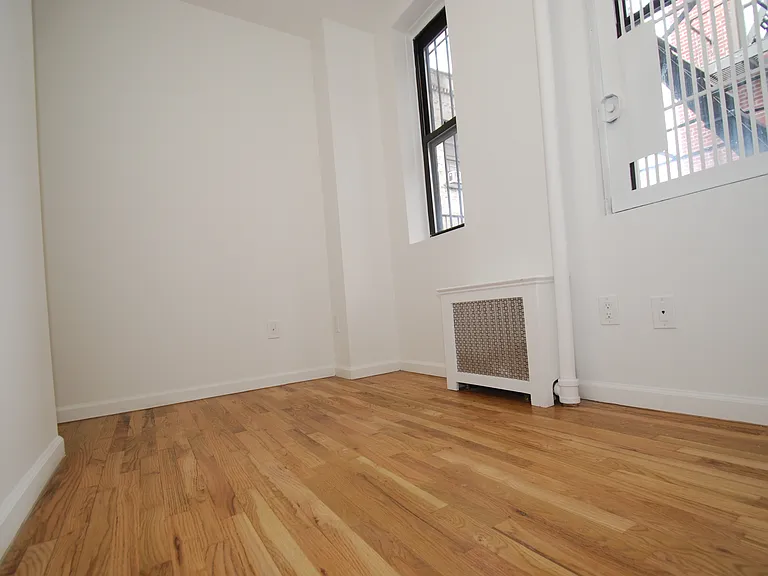 263 W 19th St #4NW — Photo 3