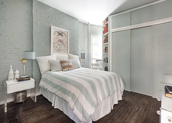 Sold by Compass | media 9