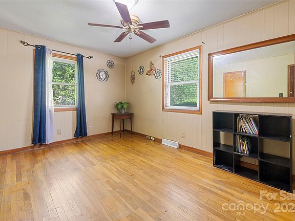3rd image of 515 Pattie Ann Dr