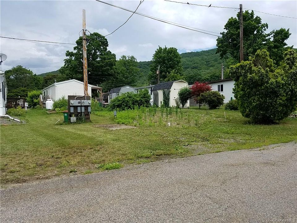 2nd image of 39 Treeline Cir #39