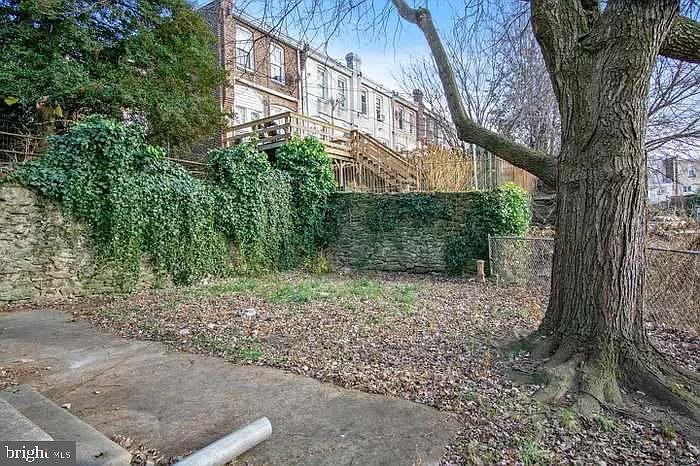 316 W Salaignac St — Photo 4