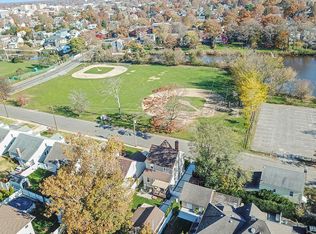 34 Riverside Rd, Lynbrook, NY 11563