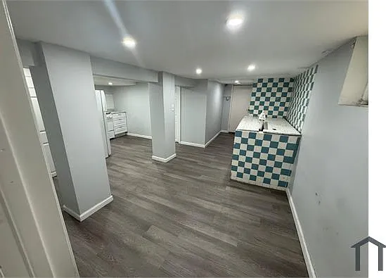 46 Hawkins St #B — Photo 5