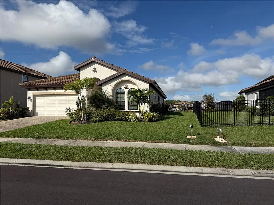 8319 Carrhill Pl