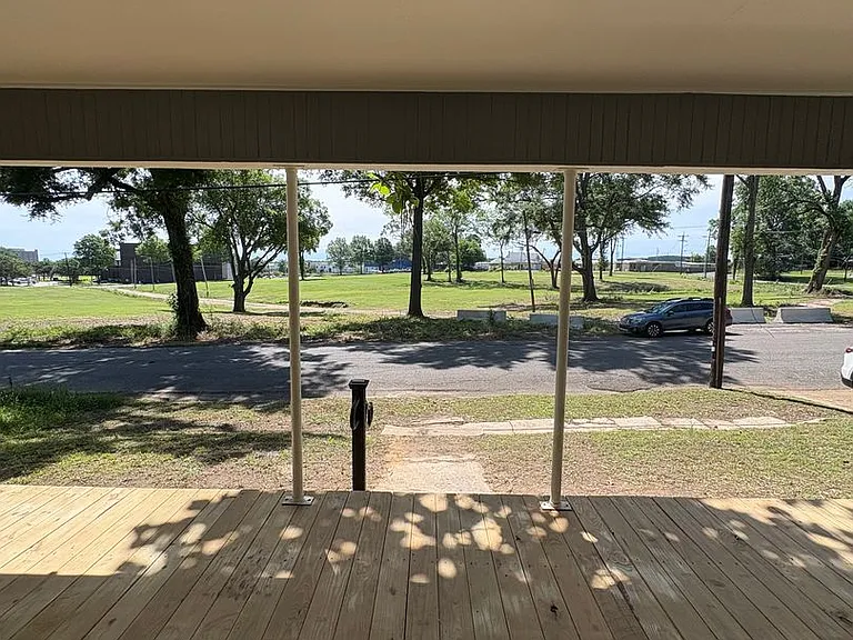 2134 Queens Hwy — Photo 5