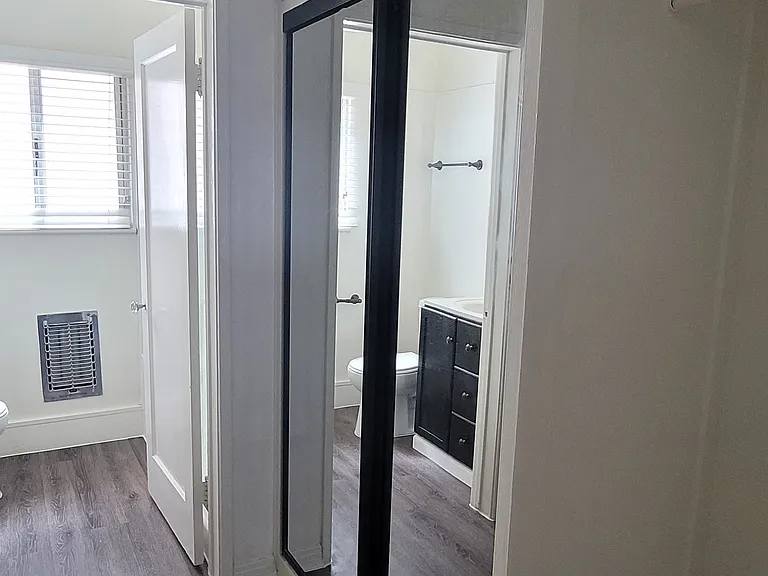 435 S Norton Ave — Photo 15