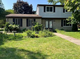 1280 Chaucer Dr, Troy, MI