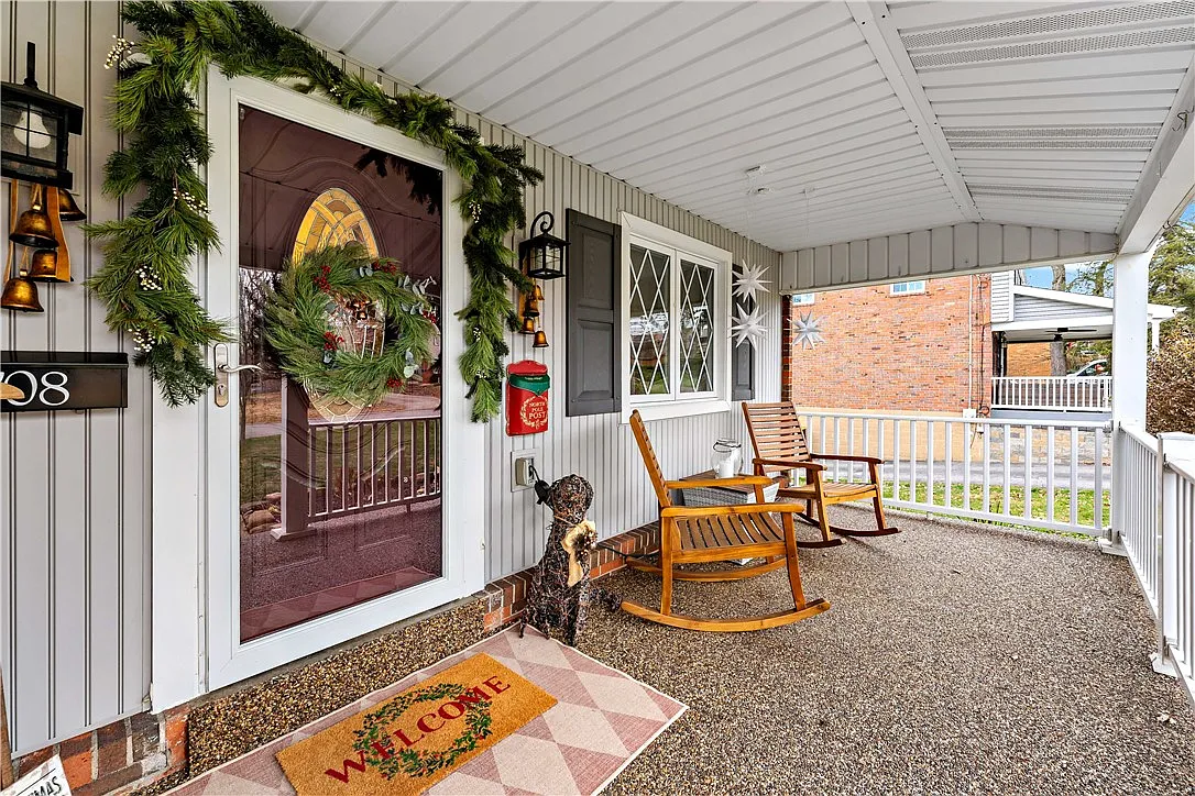 708 Galway Dr photo 1