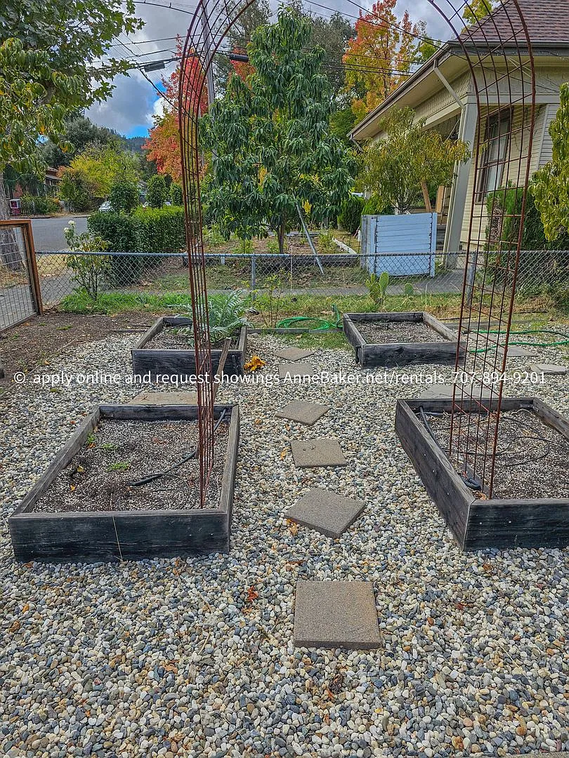 Craftsman 4BR/2BA in Downtown Cloverdale with Detached Office — Photo 4