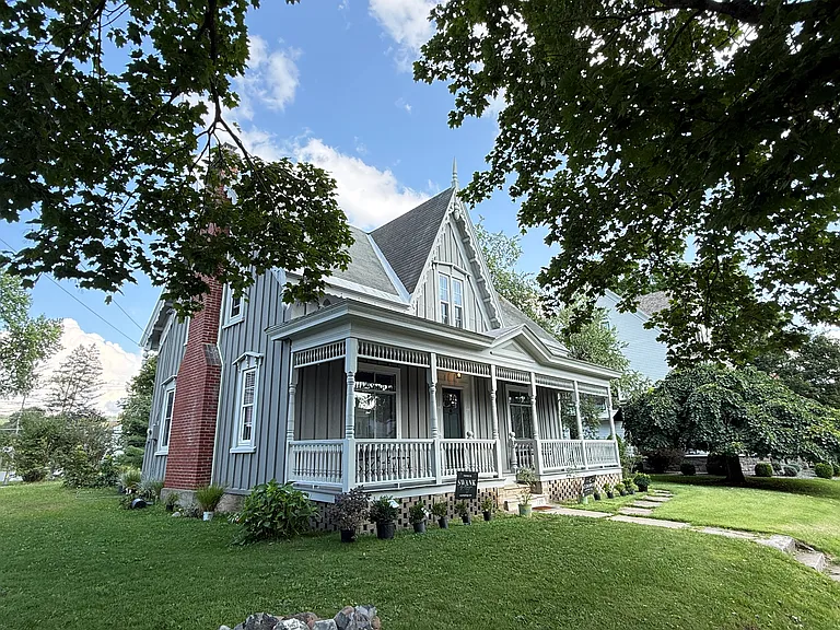 17 Maple Ave — Photo 2