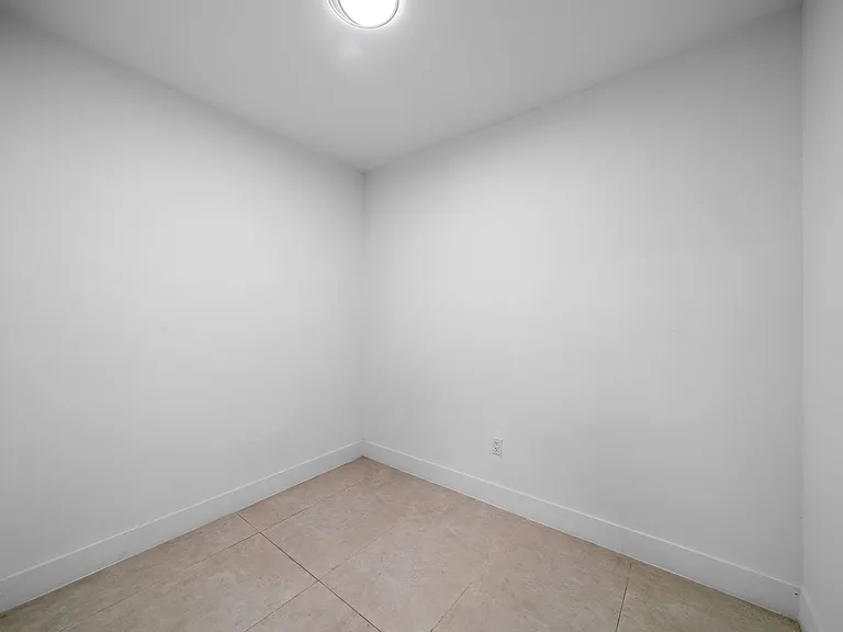 2/1 $2,000/mo, newly renovated in Little Havana! / 2/1 $2,000/mes, remodelado en Little Havana. — Photo 8