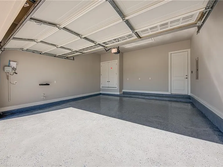 705 Campino Dr — Photo 15