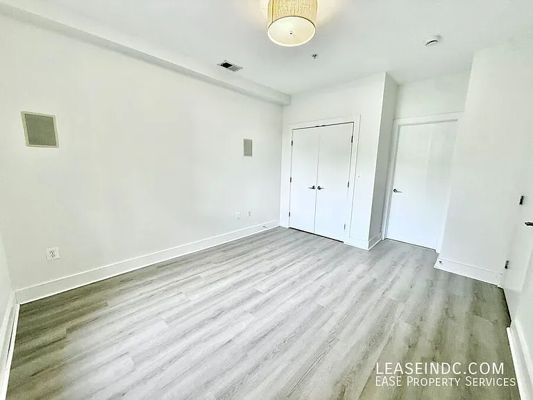 245 15th St SE #101 — Photo 16