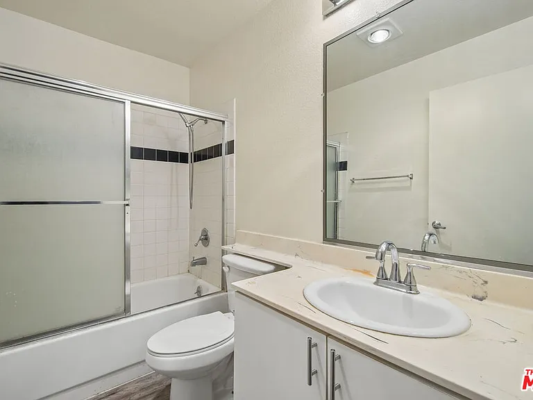 870 Crenshaw Blvd #202 — Photo 17