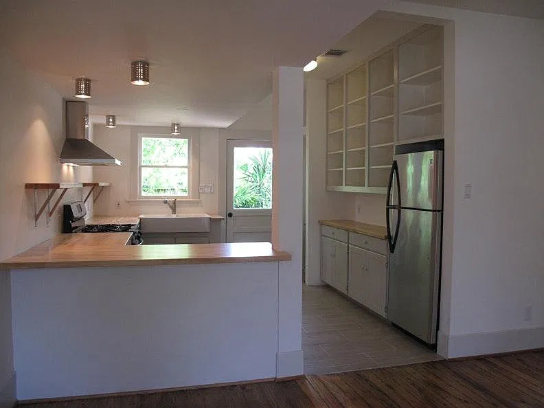 3 bed, 1281 sqft, $2,100 — Photo 3