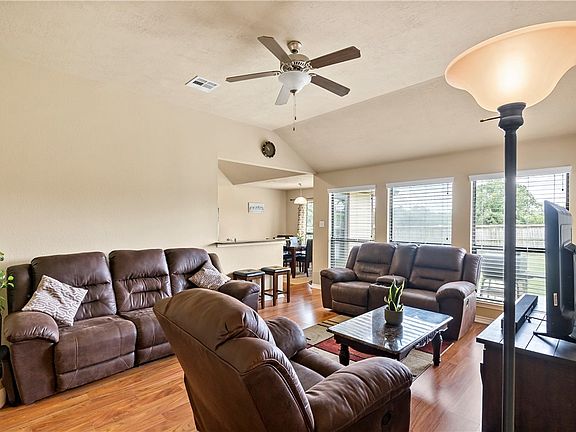 5th image of 2730 Silver Oak Dr