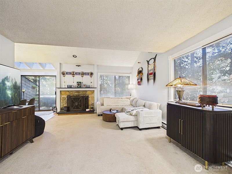 4th image of 19125 Ballinger Way NE #202