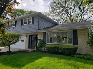 2618 N Dryden Pl, Arlington Heights, IL 60004