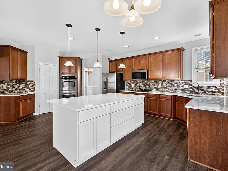 9036 Woodpecker Ct — Photo 24