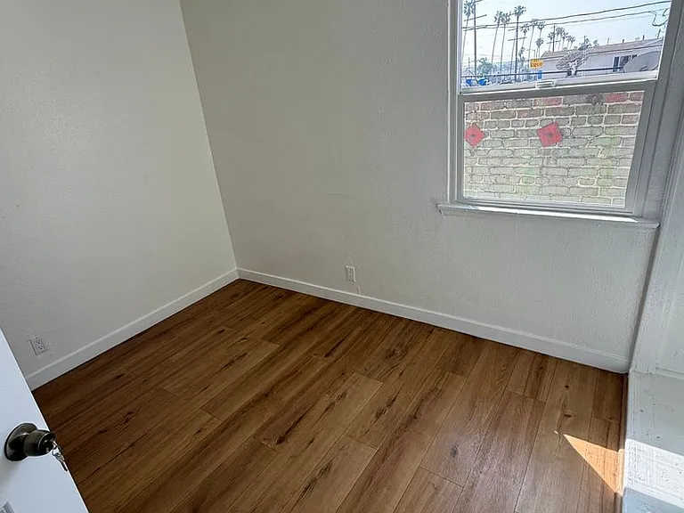 10705 S Figueroa St #7 — Photo 13