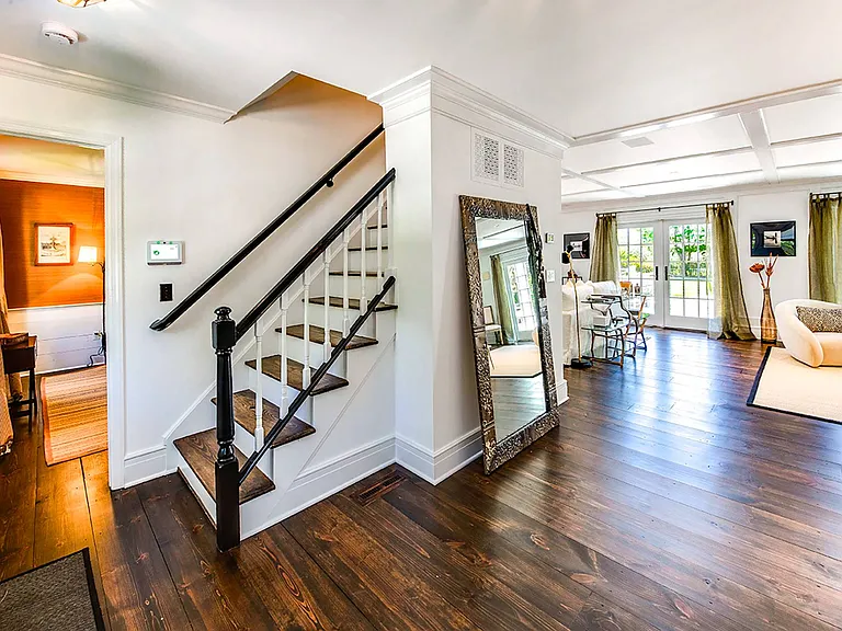 98 Mitchell Ln — Photo 4