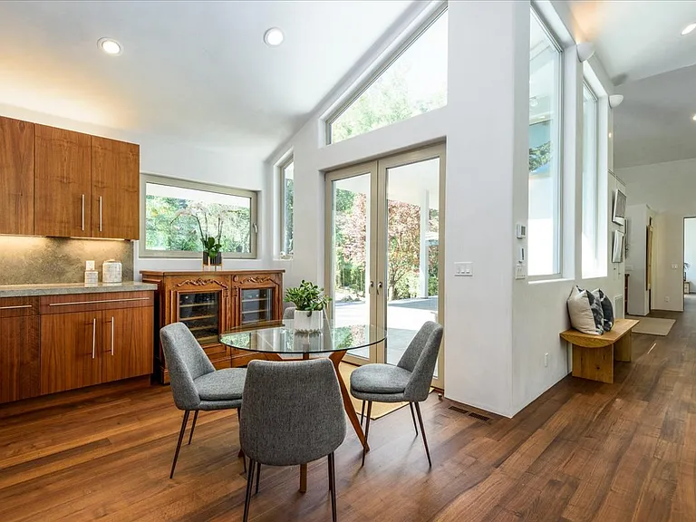 16345 Sanborn Rd — Photo 11