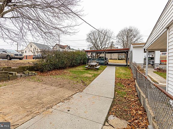 5th image of 108 N Lehigh Ave
