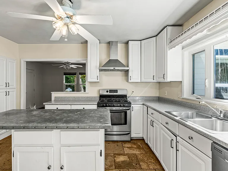 11 Lukens Pl — Photo 12
