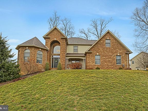 3rd image of 503 Robin Rd