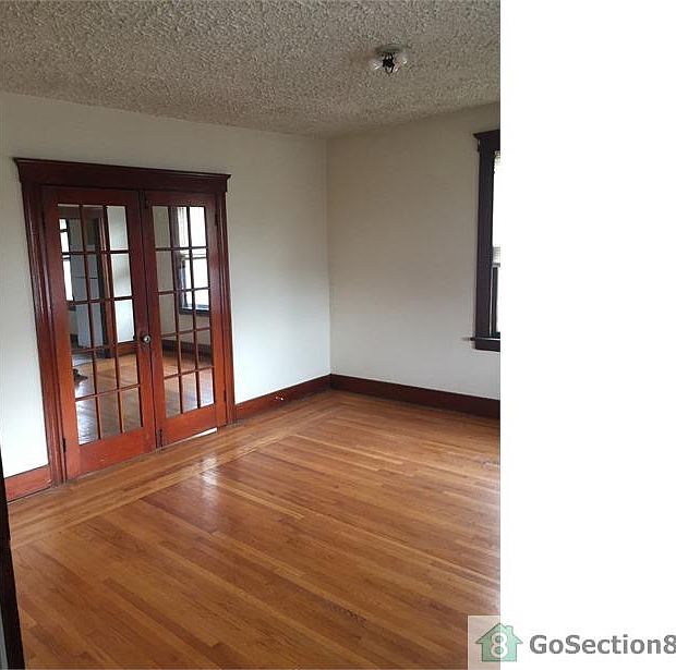 2nd image of 13 Middle St