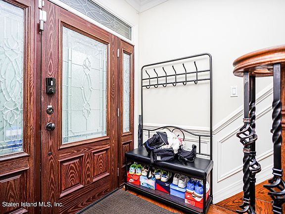 5th image of 343 Arbutus Ave