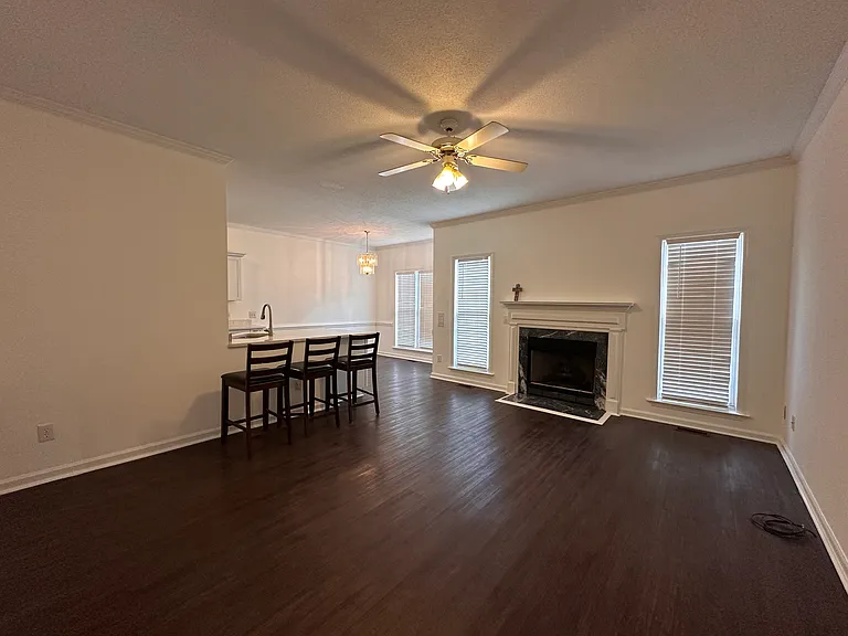 4400 Moss Spring Dr — Photo 7
