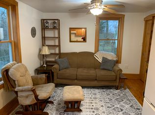 327 1/2 W Maple St, Granville, OH 43023