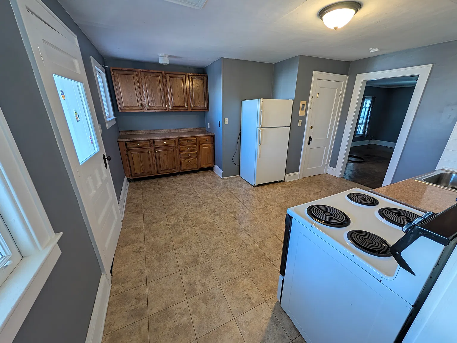 2 bed, $1,100 — Photo 2